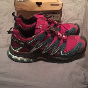 Salomon Women’s 3D Chassis trail shoes Size 10